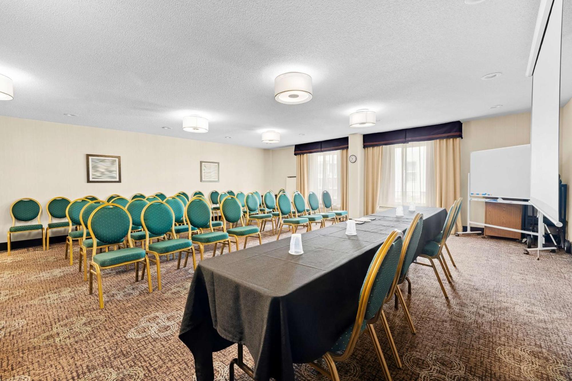 Western Maple Hotel 3*